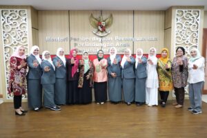 Foto bersama Perak Indonesia dengan Menteri Pemberdayaan Perempuan dan Perlindungan Anak